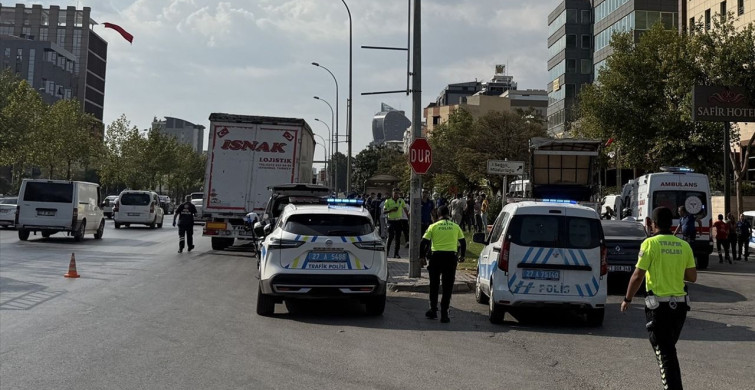 Gaziantep'te Tır ve Halk Otobüsü Çarpıştı, Üç Yaralı