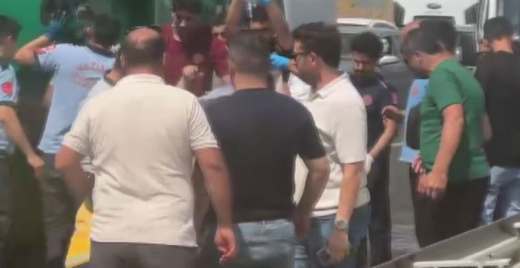 Gaziantep'te tıra arkadan çarpan çöp kamyonu sürücüsü ağır yaralandı