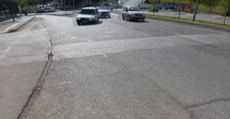 Gaziantep'te trafikte ilginç görüntü: seyir halindeki otomobilin lastiği yerinden çıktı