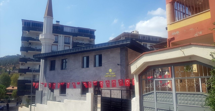 Gaziantep'te Yıkılan Cami Yeniden İbadete Açıldı