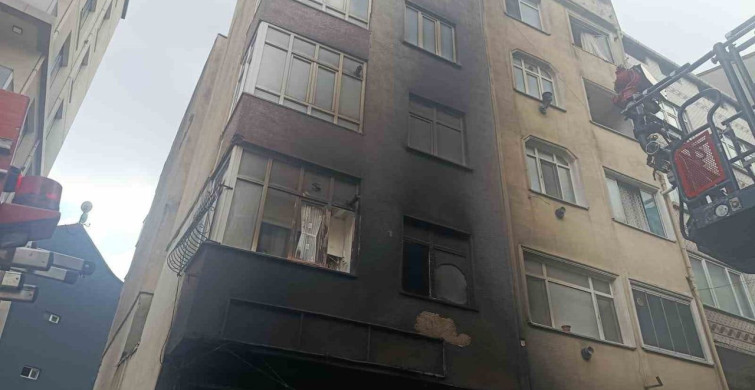 Gaziosmanpaşa'daki Hurdacıda Yangın Korkuttu