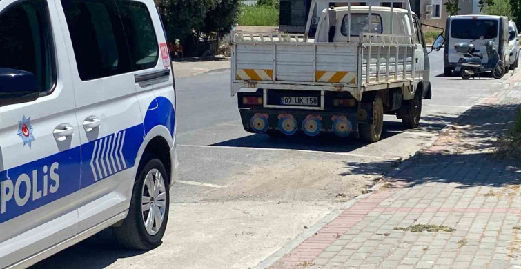 Gazipaşa'da motosiklet ile kamyonet çarpıştı: 1 yaralı