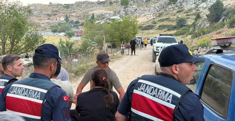 Gazipaşa'da şenlikte düşen kadın için jandarma hızlı müdahale etti