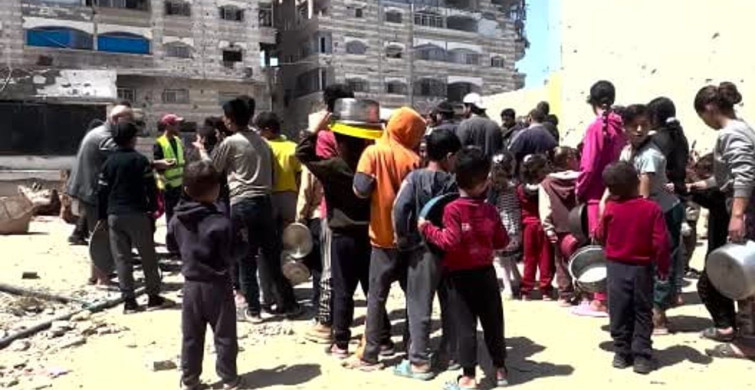 Gazzeli Çocuklar Açlıkla Mücadele Ediyor