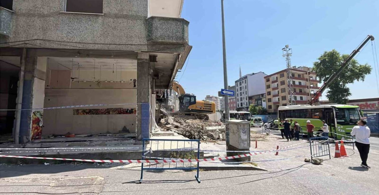 Gebze'de Riskli Yapıların Yıkımına Başlandı
