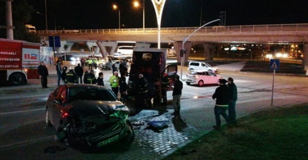 Gebze'de Zincirleme Kaza: 3 Kişi Yaralandı