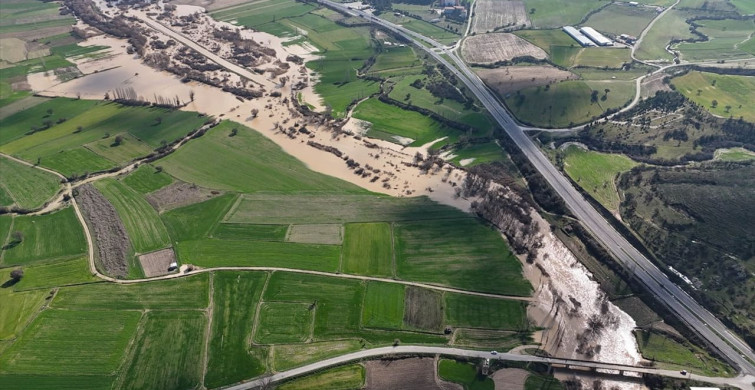 Gediz Nehri'nde Taşkın: Uşak'taki Tarım Arazileri Su Altında Kaldı