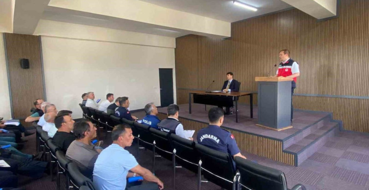 Gediz'de Anız Yangınları ve Biçerdöver Hizmetleri Üzerine Toplantı Düzenlendi
