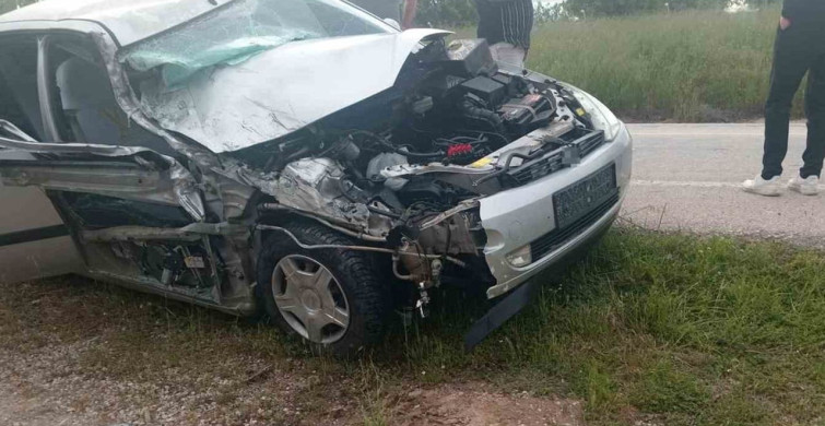 Gediz'de Trafik Kazası: 3 Yaralı