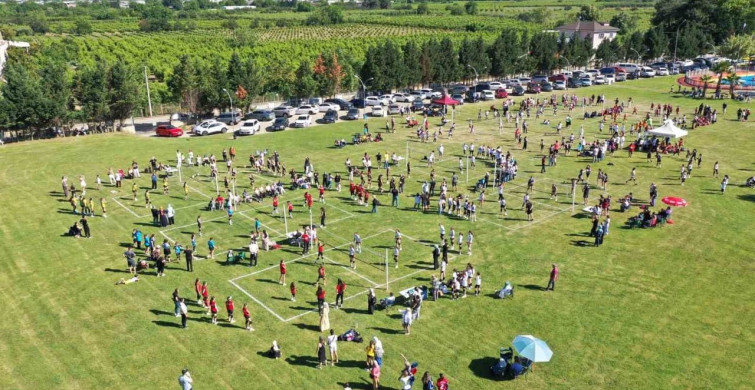 Geleceğin voleybolcuları Osmangazi'de yetişiyor