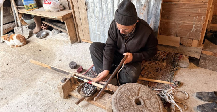 Geleneksel Beşik Ustası Sefer Uyar: Kaybolan Mesleği Yaşatıyor