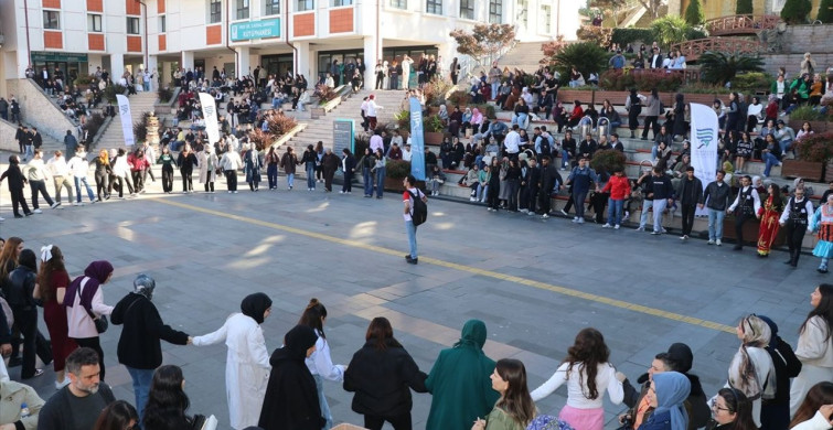 Geleneksel Hamsi Şenliği Rize'de Coşkuyla Kutlandı