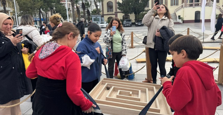 Geleneksel Oyunlar Tırı Manisa'da Çocuklarla Buluştu