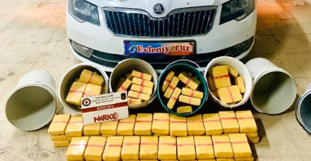 Gelin Arabası Sanılan Otomobilden 74 Kilo Eroin Çıktı