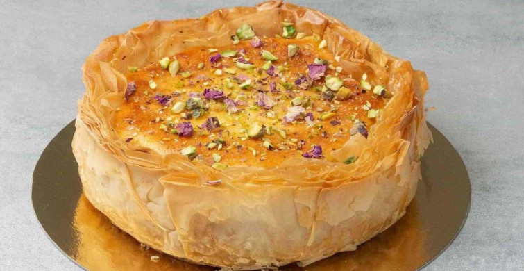 Gelinim Mutfakta baklava cheesecake tarifi nasıl yapılır? Gelinim Mutfakta'dan değişik lezzet tarifleri gelmeye devam ediyor!  Damaklarda şenlik yaratacak baklava cheesecake tarifi