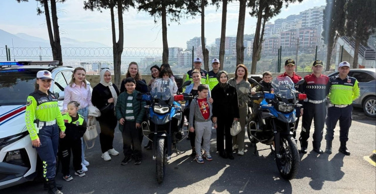 Gemlik'te Otizm Farkındalığı İçin Jandarma Ziyareti