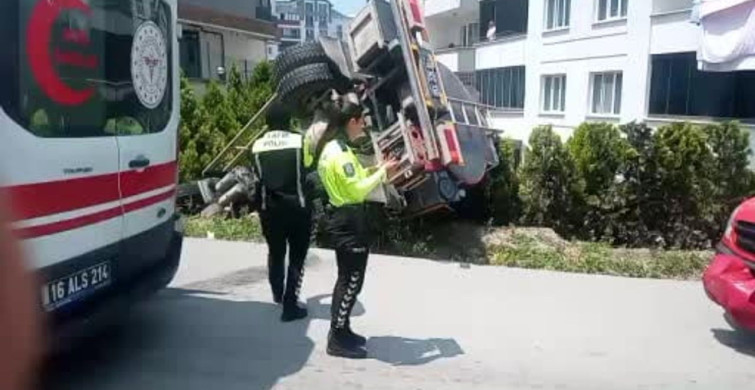 Gemlik'te Su Tankeri Site Bahçesine Devrildi