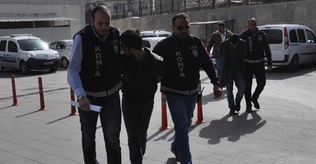 Genç Kız 3 Kapkaççı Tarafından Gasp Edildi