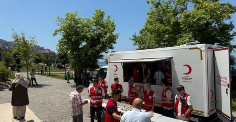 Genç Kızılay aşure gününü anlamlı etkinlikle kutladı