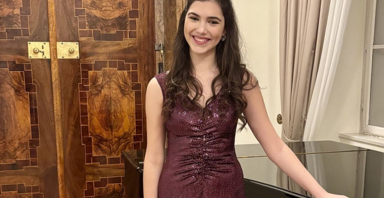 Genç Piyanist İlyun Bürkev Prag'da Müziğini Konuşturdu