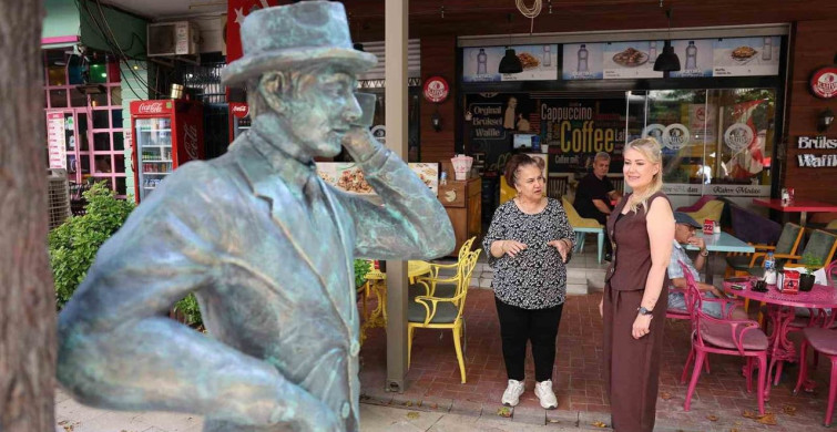 Genç sanatçıların heykelleri eflatun sokak'taki yerini aldı
