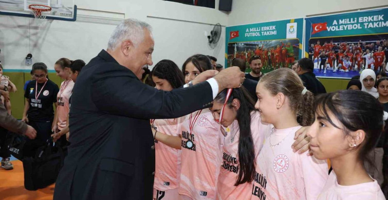 Genç sporcular Haliliye'de voleybol coşkusu yaşadı
