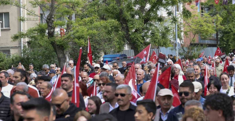 Gençler Cumhuriyet'e Sahip Çıkıyor