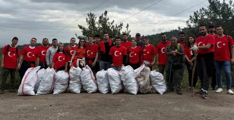 Gençler Doğa İçin Yürüdü; 40 Çuval Çöp Toplandı