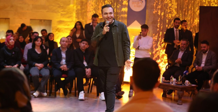 Gençler Geleceğe Umutla Bakıyor