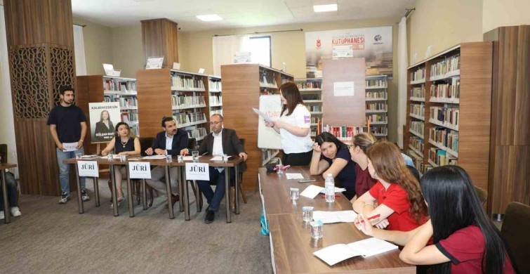 Gençler Kütüphanede Münazara Yarıştı