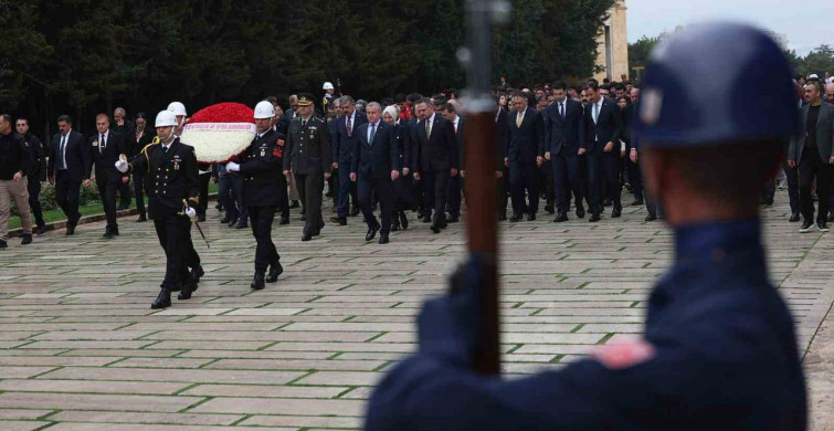 Gençlik ve Spor Bakanı Bak, Anıtkabir'i Ziyaret Etti
