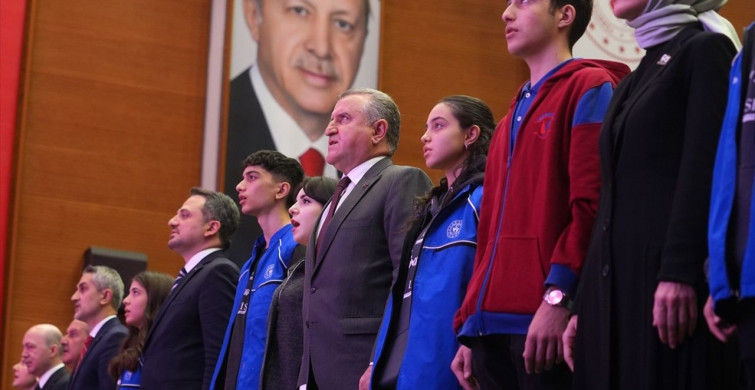 Gençlik ve Spor Bakanı Osman Aşkın Bak'tan Gönüllülük Çağrısı