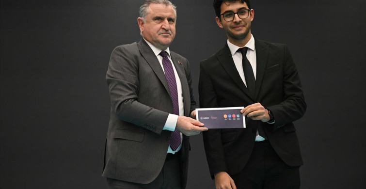 Gençlik ve Spor Bakanı Osman Aşkın Bak'tan Üniversite Öğrenci Toplulukları Destek Programı'na Katılım