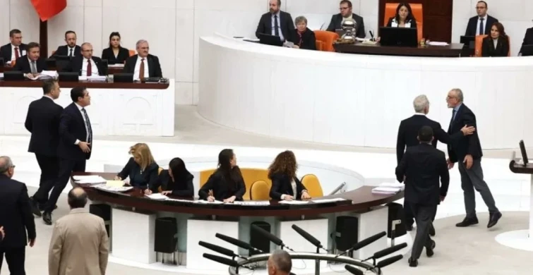 Genel Kurul’da Sinirler Koptu: DEM ve İYİ Parti Vekilleri Birbirinin Üzerine Yürüdü