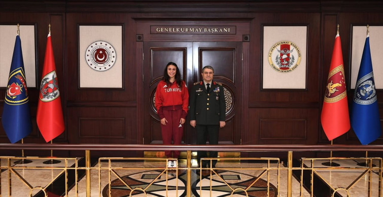 Genelkurmay Başkanı Bayraktaroğlu, Yılın Kadın Sporcusu Mihrioğlu'nu Ağırladı