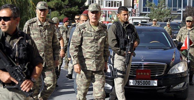 Genelkurmay Başkanı Hulusi Akar Suriye Sınırında!