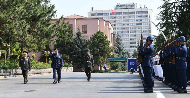 Genelkurmay başkanı orgeneral bayraktaroğlu, hollandalı mevkidaşı eichelsheim ile görüştü