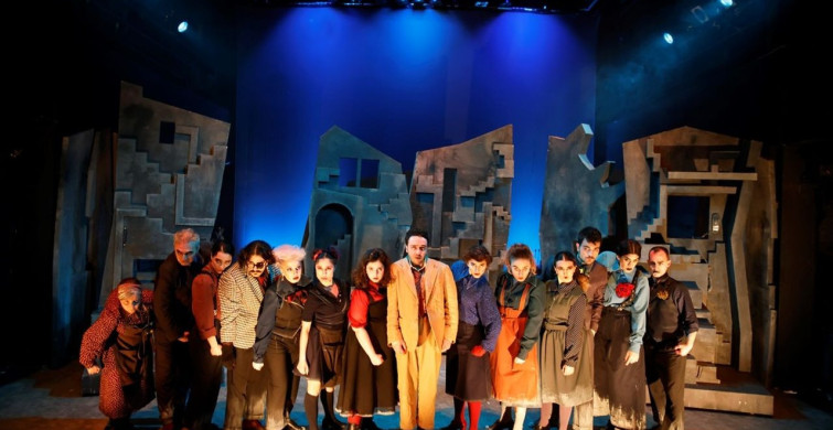 Gergedanlar Oyunu AKM'de Seyirciyle Buluşuyor