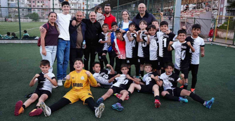 Germencik Belediyespor U11 Takımı Şampiyonluk Sevinci Yaşıyor