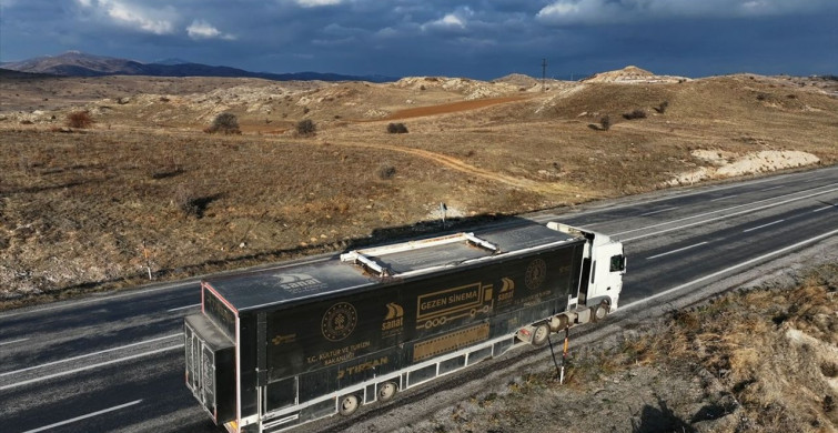 Gezen Sinema Tırı Sivas'ta Çocuklarla Buluştu