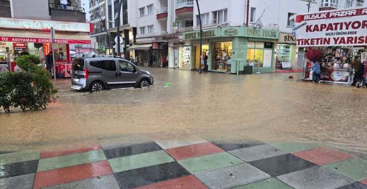 Giresun Bulancak'ta Sağanak Yağış Binaları Vurdu