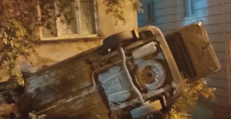 Giresun'da Freni Boşalan Araç Apartman Boşluğuna Düştü