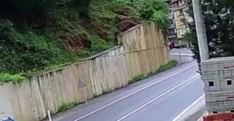Giresun'da Heyelan Anı Güvenlik Kamerasında Görüntülendi
