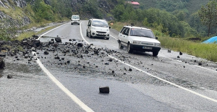 Giresun'da Sağanak Yağış Hayatı Olumsuz Etkiledi