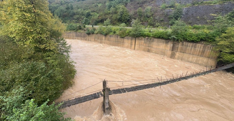Giresun'da Sağanak Yağış Hayatı Olumsuz Etkiliyor