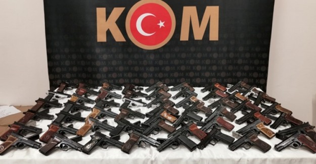 Giresun'da Yolcu Otobüsünde 56 Ruhsatsız Tabanca Ele Geçirildi