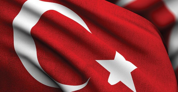 Girit'te Açılan Türk Bayrağı Tweetini NATO RT Yaptı, Yunanistan Şikayet Etti
