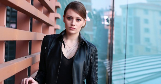 Gizem Karaca En Özel Fotoğrafını Sosyal Medya Hesabından Paylaştı!