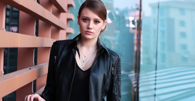 Gizem Karaca Makyajsız Paylaşım Modasına Ayak Uydurdu