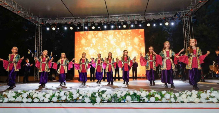 GKV Öğrencileri Anadolu'yu 'Dansın Renkleri' ile Canlandırdı